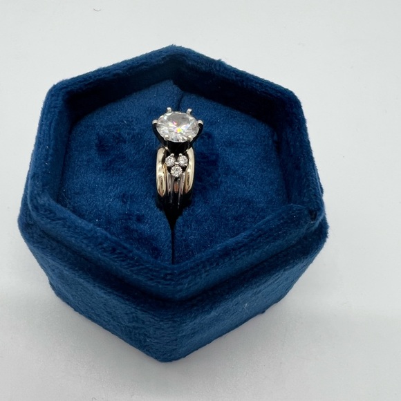 White Gold Engagement and Wedding Bands Set - Picture 4 of 9